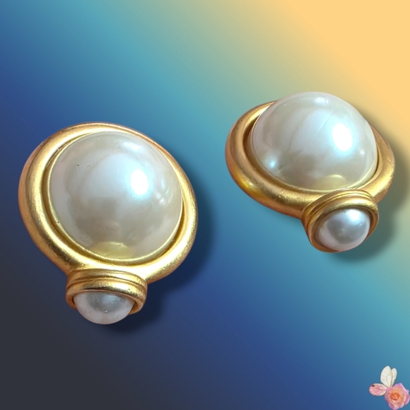 C Jewelry - Vintage C in Circle Clip On Earrings Gold Tone Pearl Drop 863